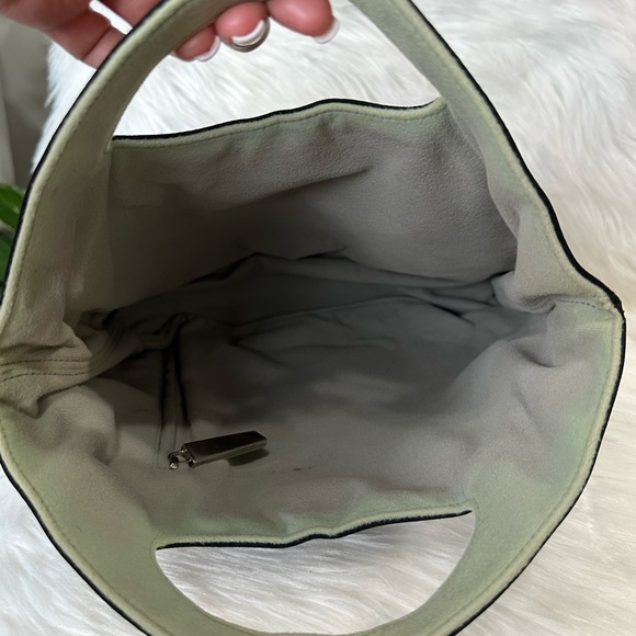 🔥BLACK FRIDAY SALE LIMITED TIME🔥
Authentic Salvatorre Ferragamo Reversible Bag - Picture 8 of 10